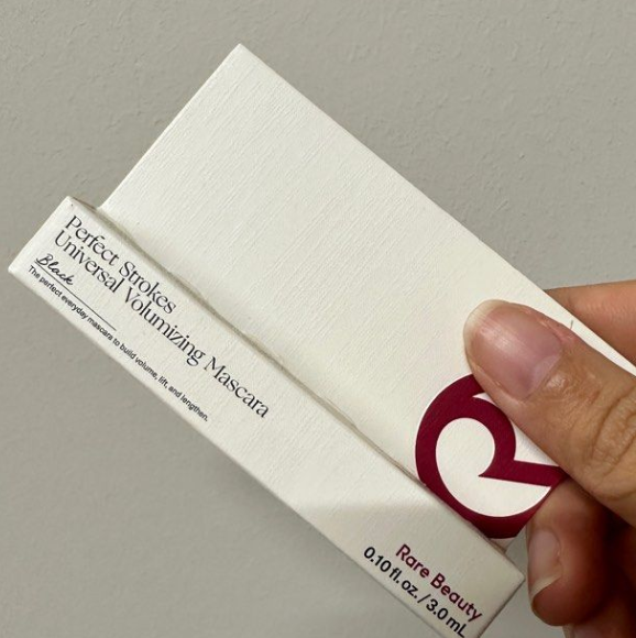 Rare Beauty by Selena Gomez Mini Perfect Strokes Universal Volumizing Mascara
