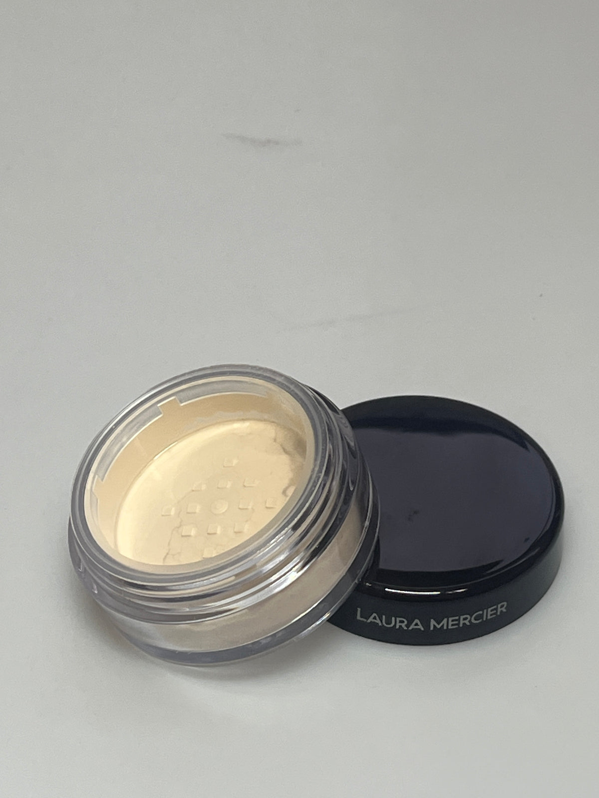 LAURA MERCIER SET  (TRANSLUCENT LOOSE SETTING POWDER) (CAVIAR STICK EYE SHADOW)