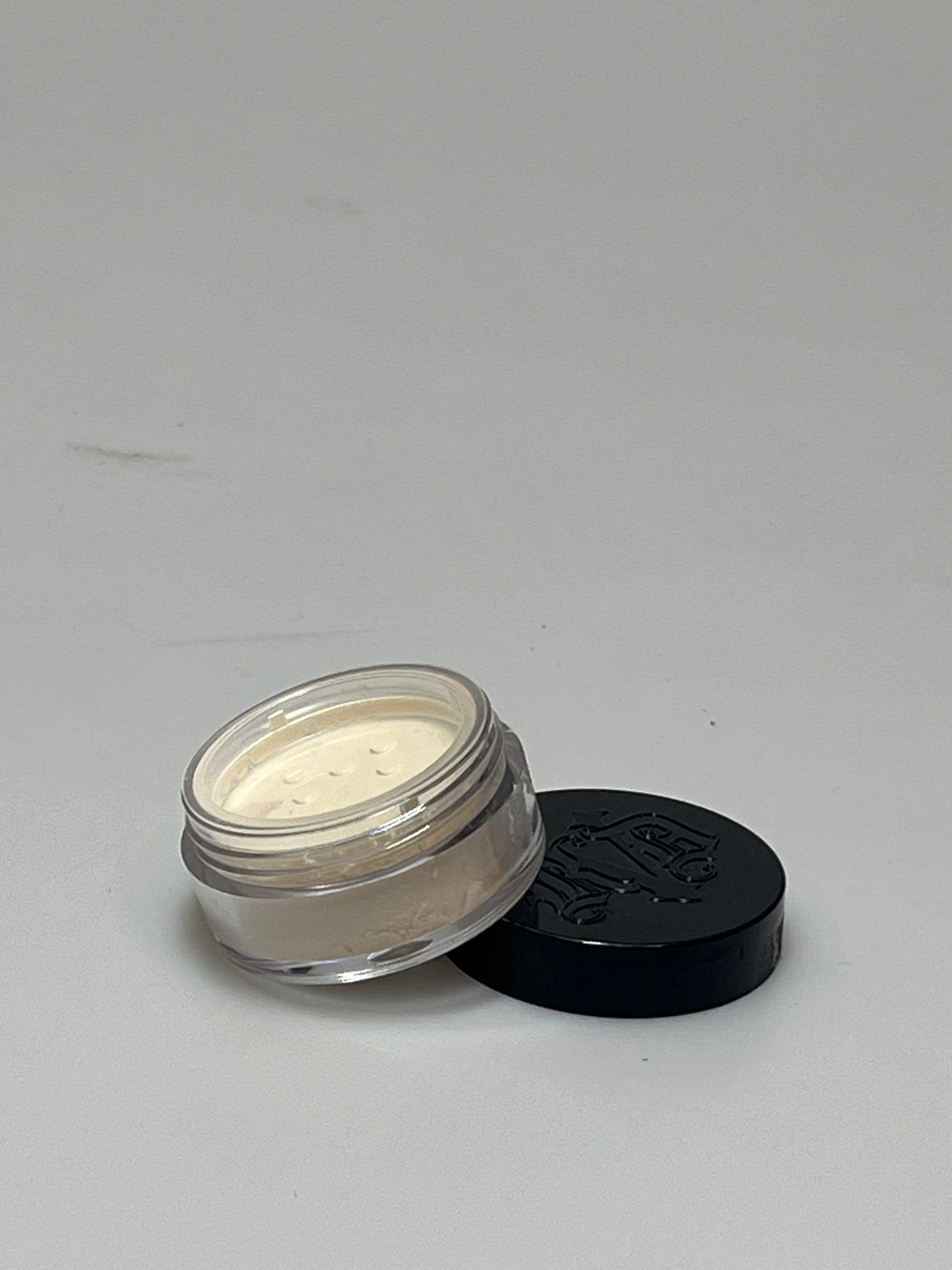 KAT VON D. Lock-it translucent setting powder