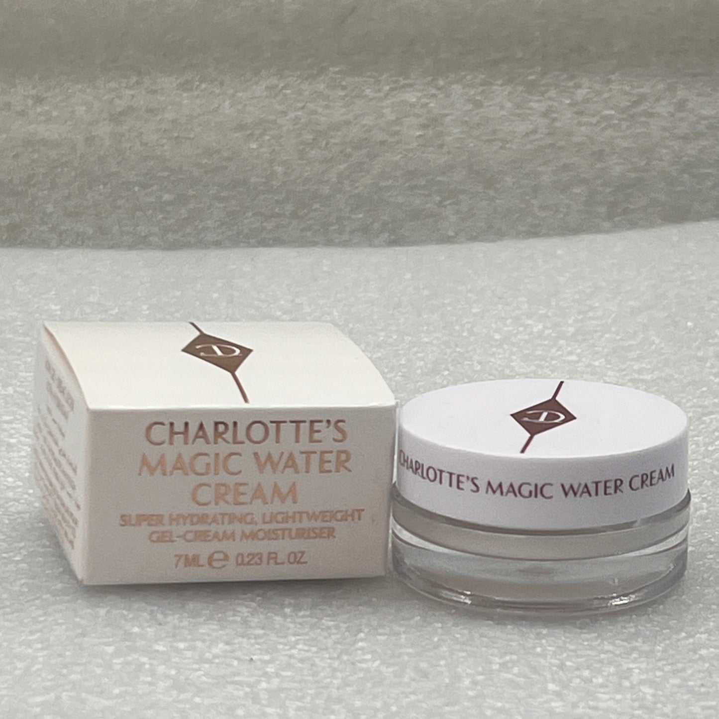 Charlotte Tilbury Mini Magic Water Cream Gel Moisturizer with Niacinimide - 7 mL