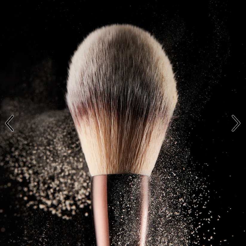 HOURGLASS Veil Powder Brush