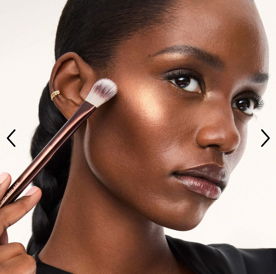 Hourglass  No. 16 Highlighter Brush